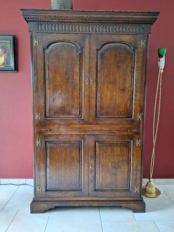 Massief eiken buffetkast met 4 deuren. beschikbaar voor biedingen