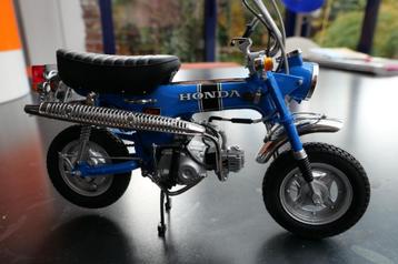 honda Dax Ebbro  1/10 neuve disponible aux enchères