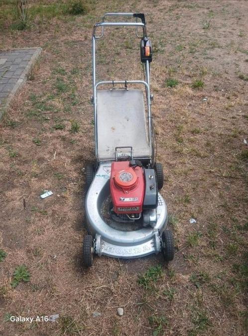 Honda grasmaaier werkt maar start moeilijk, Tuin en Terras, Grasmaaiers, Zo goed als nieuw, Opvangbak, Ophalen