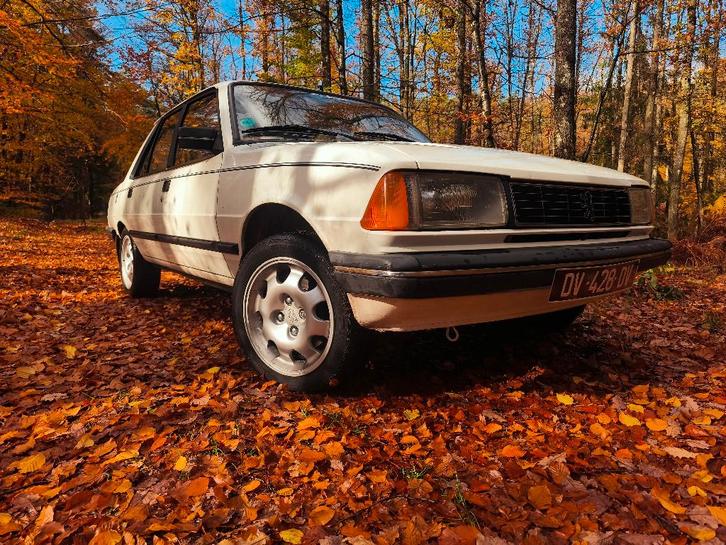 Peugeot 305 GL 1987, Auto's, Peugeot, Particulier, Overige modellen, Benzine, Berline, 5 deurs, Handgeschakeld, Wit, Grijs, Stof