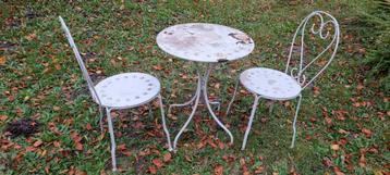 retro tafeltje en 2 stoelen  beschikbaar voor biedingen