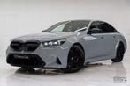 BMW M5 4.4 B&W / HUD / ACC / 360 / Brooklyn grau / Pano!, Automaat, 4 deurs, 4395 cc, Overige brandstoffen