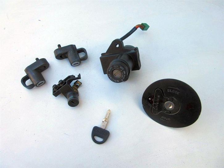 Suzuki GSX750EF slotenset GSX750ES contactslot tankdop slot, Motoren, Onderdelen | Suzuki, Gebruikt, Ophalen of Verzenden