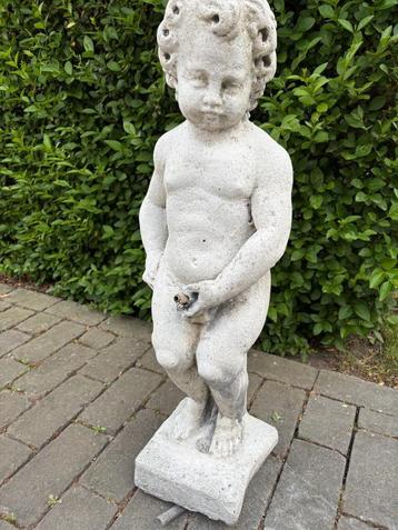 betonnen beeld manneken pis beschikbaar voor biedingen