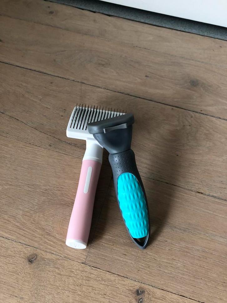 Twee katten borstels midi., Dieren en Toebehoren, Katten-accessoires, Gebruikt, Ophalen