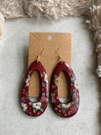 Boucles d'oreilles Winter Wonder uniques peintes à la main🤍, Neuf, Enlèvement ou Envoi, Autres couleurs, Autres matériaux
