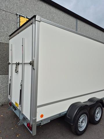 Gesloten aanhangwagen met valdeur of draaideuren  beschikbaar voor biedingen