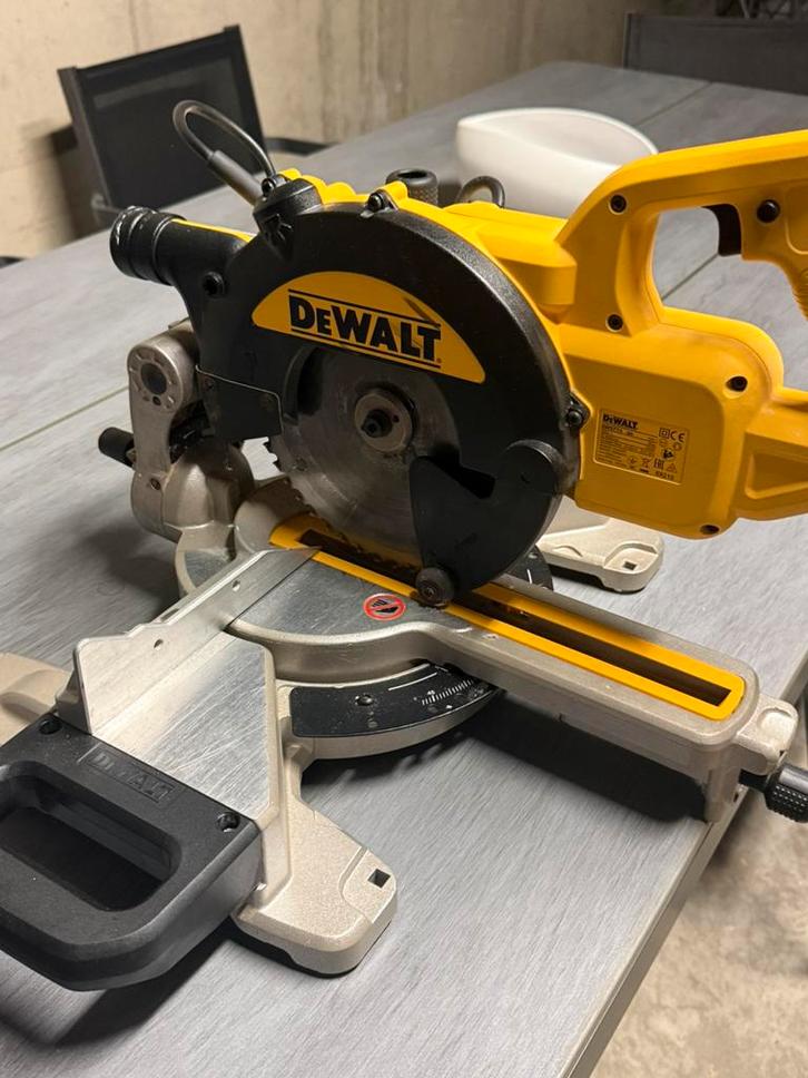 Dewalt dws774, Doe-het-zelf en Bouw, Gereedschap | Zaagmachines, Zo goed als nieuw, Afkortzaag, Ophalen