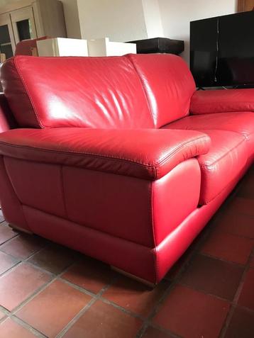 Fauteuils en cuir rouge beschikbaar voor biedingen