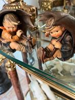 Koppel hummels meisje en jongen onder paraplu, Antiquités & Art, Art | Sculptures & Bois, Enlèvement