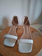 Witte sandalen met blokhak en enkelbandje - Maat 42 - NIEUW, Verzenden, Wit, Sandalen of Muiltjes, Onbekend