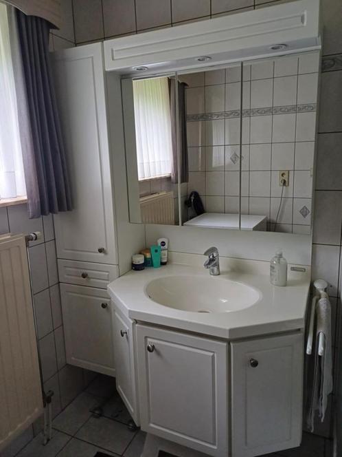 Badkamermeubel + kraan              Prijs overeen te komen, Huis en Inrichting, Badkamer | Complete badkamers, Gebruikt, Ophalen