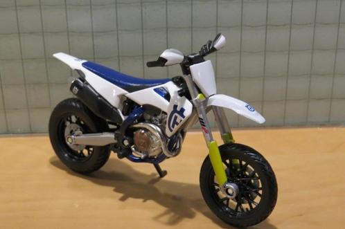 Husqvarna FS 450 2019 Super motard 1:18, Hobby & Loisirs créatifs, Voitures miniatures | 1:24, Neuf, Moteur, Burago, Envoi