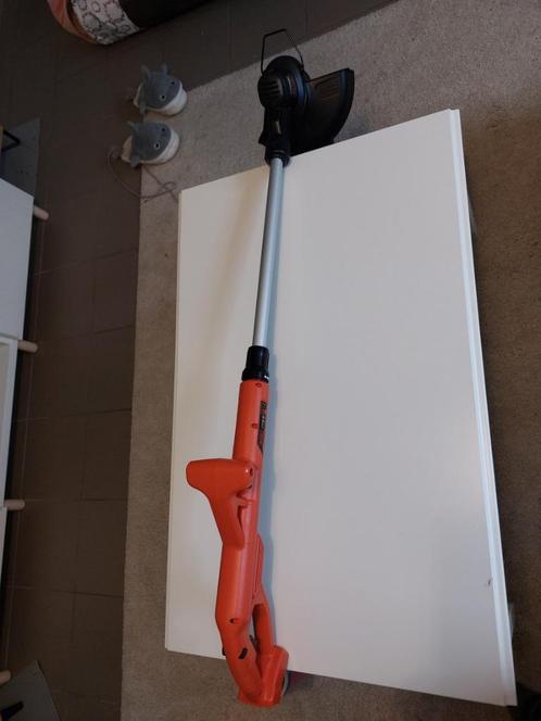 BLACK & DECKER Grastrimmer ST182320, Tuin en Terras, Grastrimmers, Zo goed als nieuw, Accu, 10 tot 30 cm, Ophalen