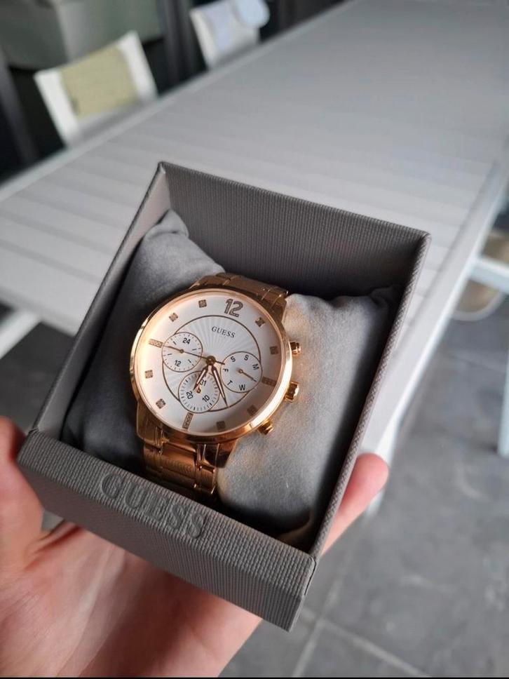 Uurwerk Guess, Handtassen en Accessoires, Horloges | Dames, Zo goed als nieuw, Guess, Goud, Goud, Ophalen of Verzenden