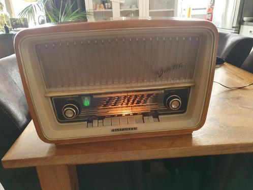 Telefunken Gavotte 9  Optie Bluetooth, Antiek en Kunst, Antiek | Tv's en Audio, Ophalen of Verzenden
