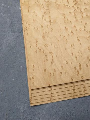 Placage d'érable piqué, 215x36 cm