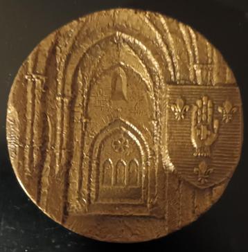 Médaille de bronze Abbaye de Noirlac 1136-1986 par René Quil disponible aux enchères