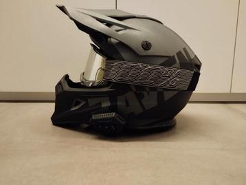Brommer helm  beschikbaar voor biedingen