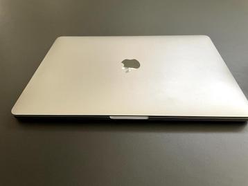 Macbook Pro 2017 -13" beschikbaar voor biedingen