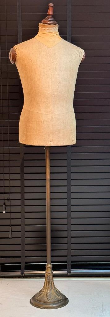 Art deco etalagepop  beschikbaar voor biedingen