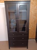 Vitrine avec 3 tiroirs IKÉA modèle HEMNES, Huis en Inrichting, Kasten | Vitrinekasten, Ophalen, Zo goed als nieuw