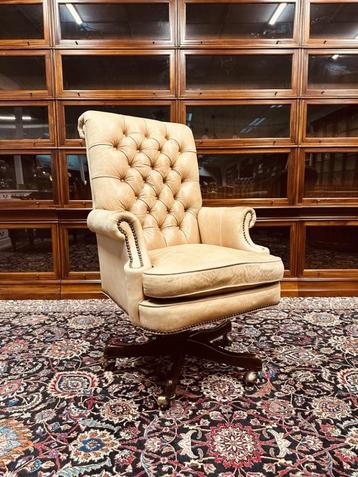 Klassiek Engels Chesterfield Bureaustoel beschikbaar voor biedingen