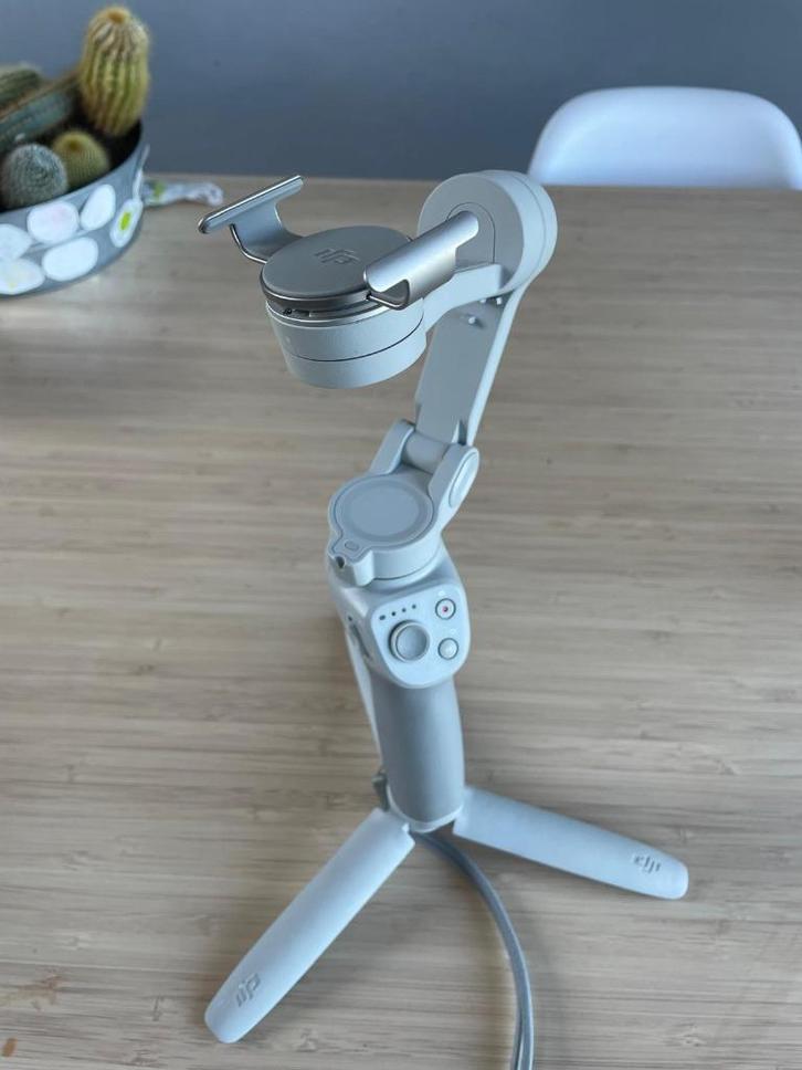 DJI Osmo Mobile 4, Audio, Tv en Foto, Fotografie | Statieven en Balhoofden, Zo goed als nieuw, Ophalen of Verzenden