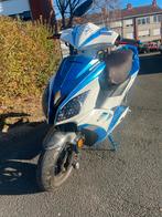 Scooter brommer a klasse met papieren, Fietsen en Brommers, Overige modellen, Klasse A (25 km/u), Ophalen of Verzenden, Zo goed als nieuw