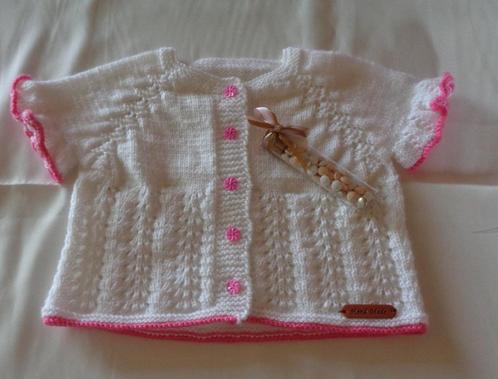 Petits gilets tricotés mains, Kinderen en Baby's, Babykleding | Maat 68, Nieuw, Jongetje of Meisje, Ophalen