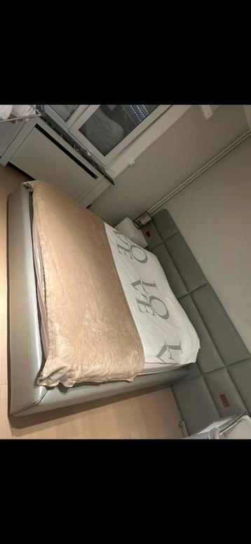 200*200 tweepersoon bed kingsize beschikbaar voor biedingen