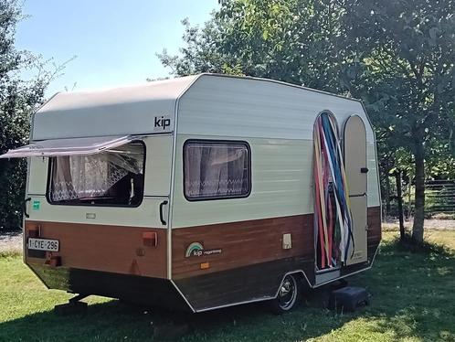 Kip regenboog retro caravan, Caravans en Kamperen, Caravans, Particulier, tot en met 4, 500 - 750 kg, Standaardzit, Kip, 2 aparte bedden