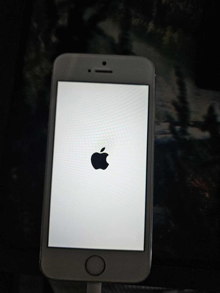iPhone 5s Silver – 32GB, Telecommunicatie, Mobiele telefoons | Apple iPhone, Gebruikt, 32 GB, Zonder abonnement, iPhone 5S, Zilver
