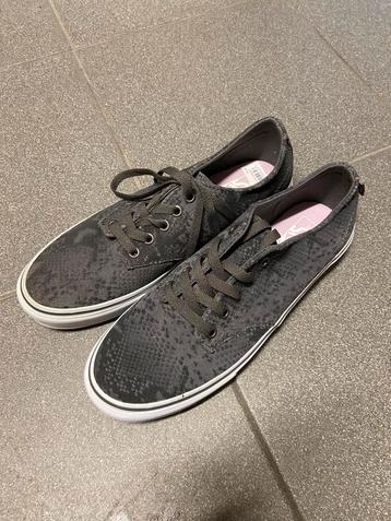Vans maat 39 beschikbaar voor biedingen