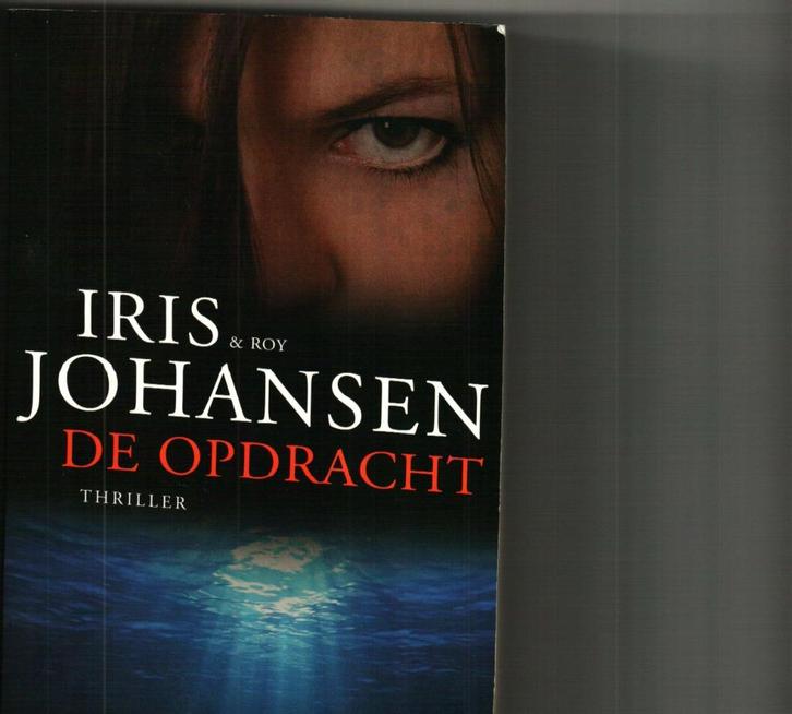 De opdracht Iris Johanssen 335 blz, Boeken, Romans, Zo goed als nieuw, Ophalen of Verzenden