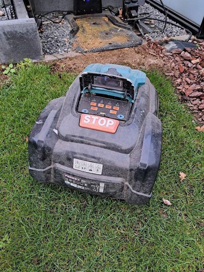 Robotmaaier, Tuin en Terras, Robotmaaiers, Gebruikt, Met regensensor, Ophalen