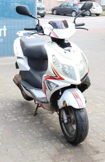  Te koop Witte Botian 50cc – Rijdt perfect! beschikbaar voor biedingen