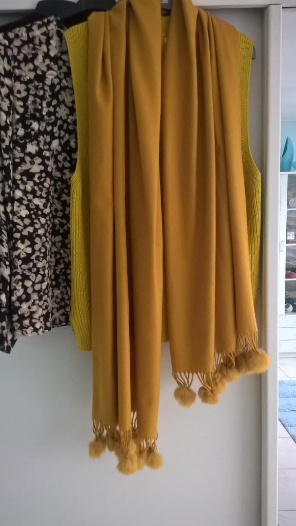 50% reduktie/ SJAAL/ POMPONS PELS, Kleding | Dames, Mutsen, Sjaals en Handschoenen, Zo goed als nieuw, Sjaal, Maat 42/44 (L), Verzenden