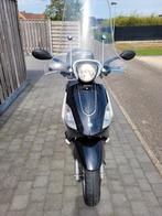 Scooter vespa piaggio, Fietsen en Brommers, Ophalen of Verzenden, Zo goed als nieuw