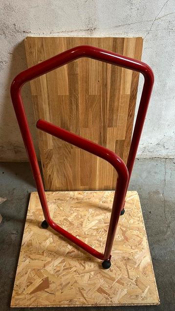 Kleding of handdoekrek beschikbaar voor biedingen