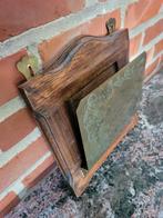 Brievenhouder met hout en koper
H20cmxB20cm, Enlèvement