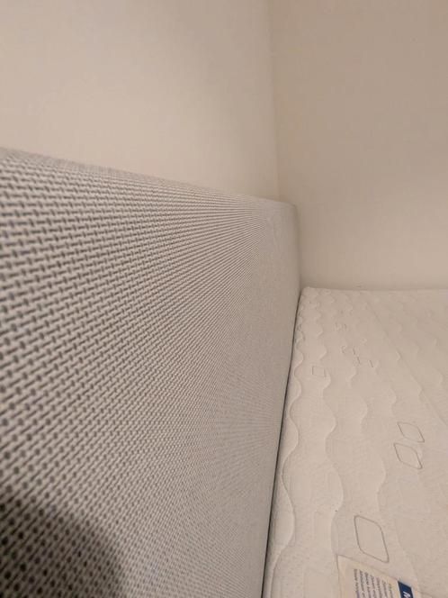 Bed 160x200 cm + matras, Huis en Inrichting, Slaapkamer | Matrassen en Bedbodems, Zo goed als nieuw, Matras, Ophalen