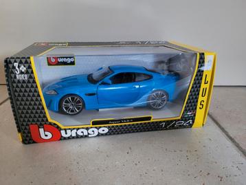 Jaguar XKR-S: Burago 1:24 blauw  beschikbaar voor biedingen