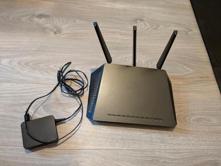 Netgear Nighthawk router, Computers en Software, Routers en Modems, Zo goed als nieuw, Router, Ophalen of Verzenden