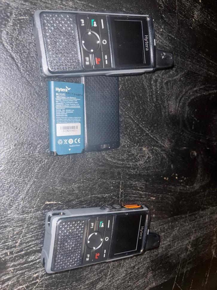 Hytera PNC370 portofoon 4G set van 2, Télécoms, Talkies-walkies & Walkies-talkies, Comme neuf, Talkie-walkie ou Walkie-talkie