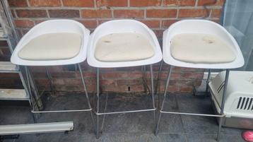 Tabouret  beschikbaar voor biedingen