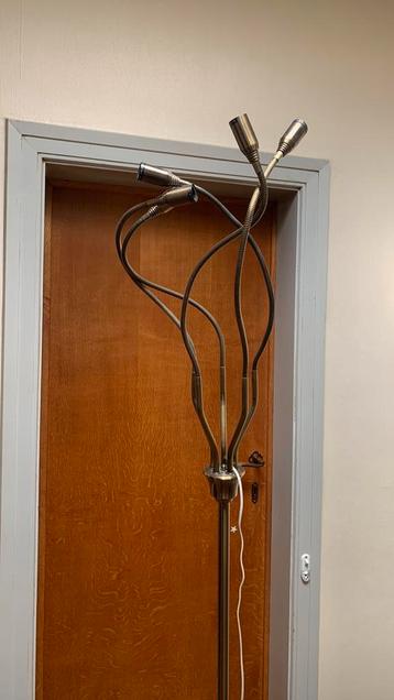 Staande lamp goudkleurig beschikbaar voor biedingen