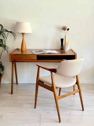 Vintage Midcentury bureau jaren 60 beschikbaar voor biedingen