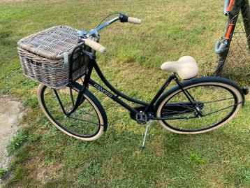 Leuke damesfiets met mand en bescherming! beschikbaar voor biedingen