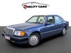 Mercedes-Benz E 300 W124 | 300D | Automaat | Oldtimer | Top, Auto's, Automaat, 4 deurs, Beige, Parkeersensor